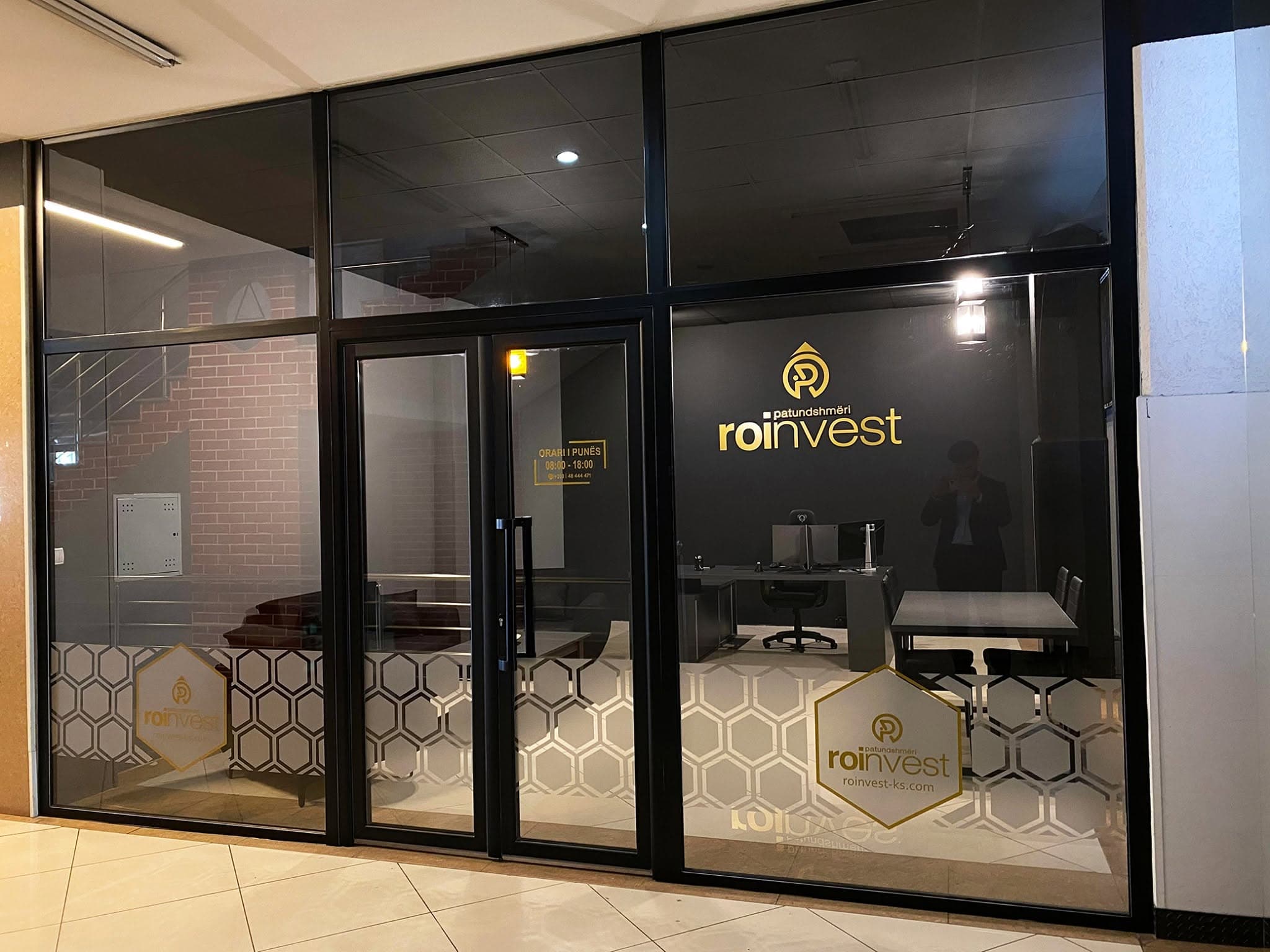 Hyrja e zyrës së parë të Roinvest