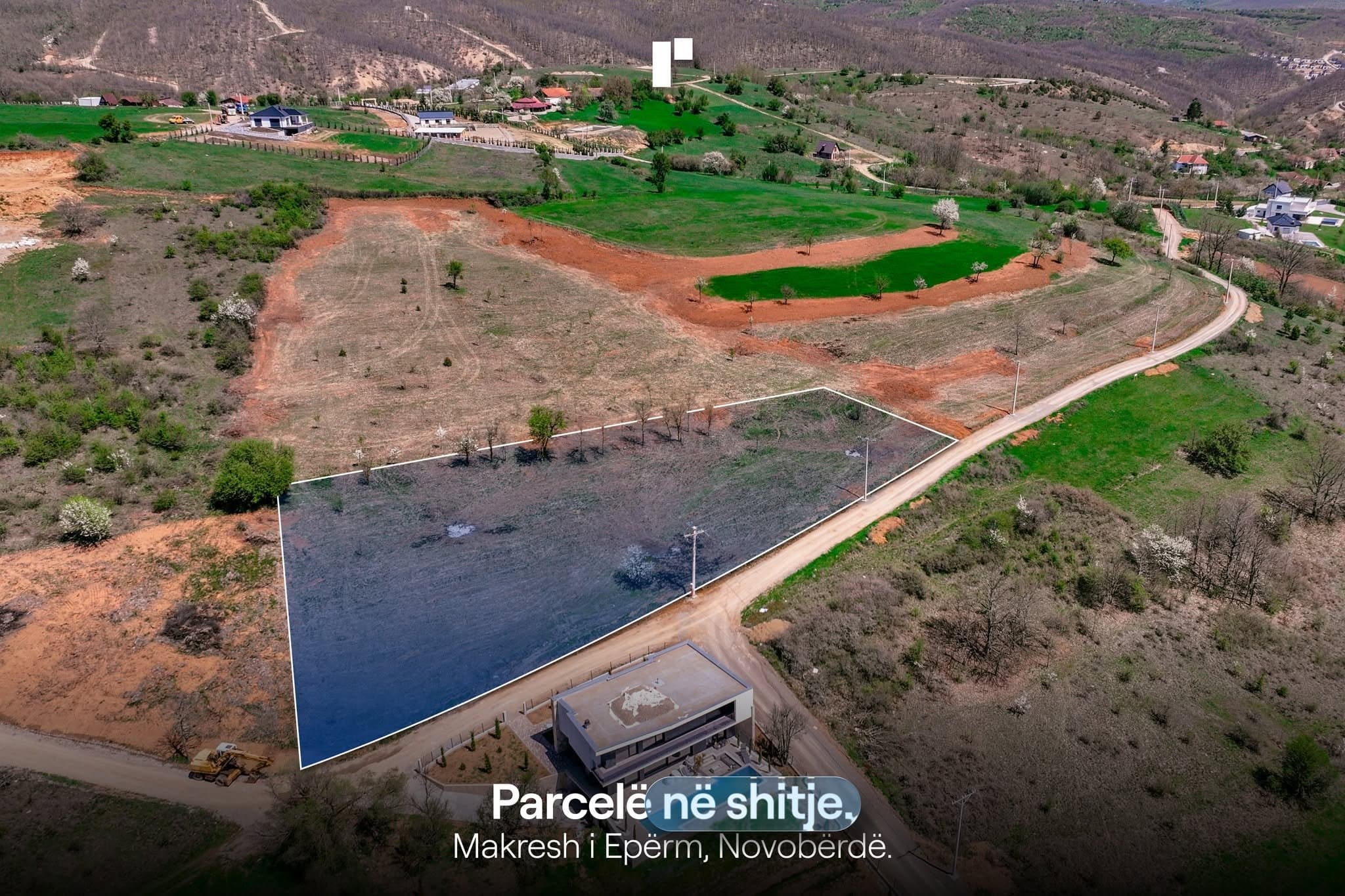 Parcelë 35 ari në shitje, me mundësi ndarjeje në parcela më të vogla!