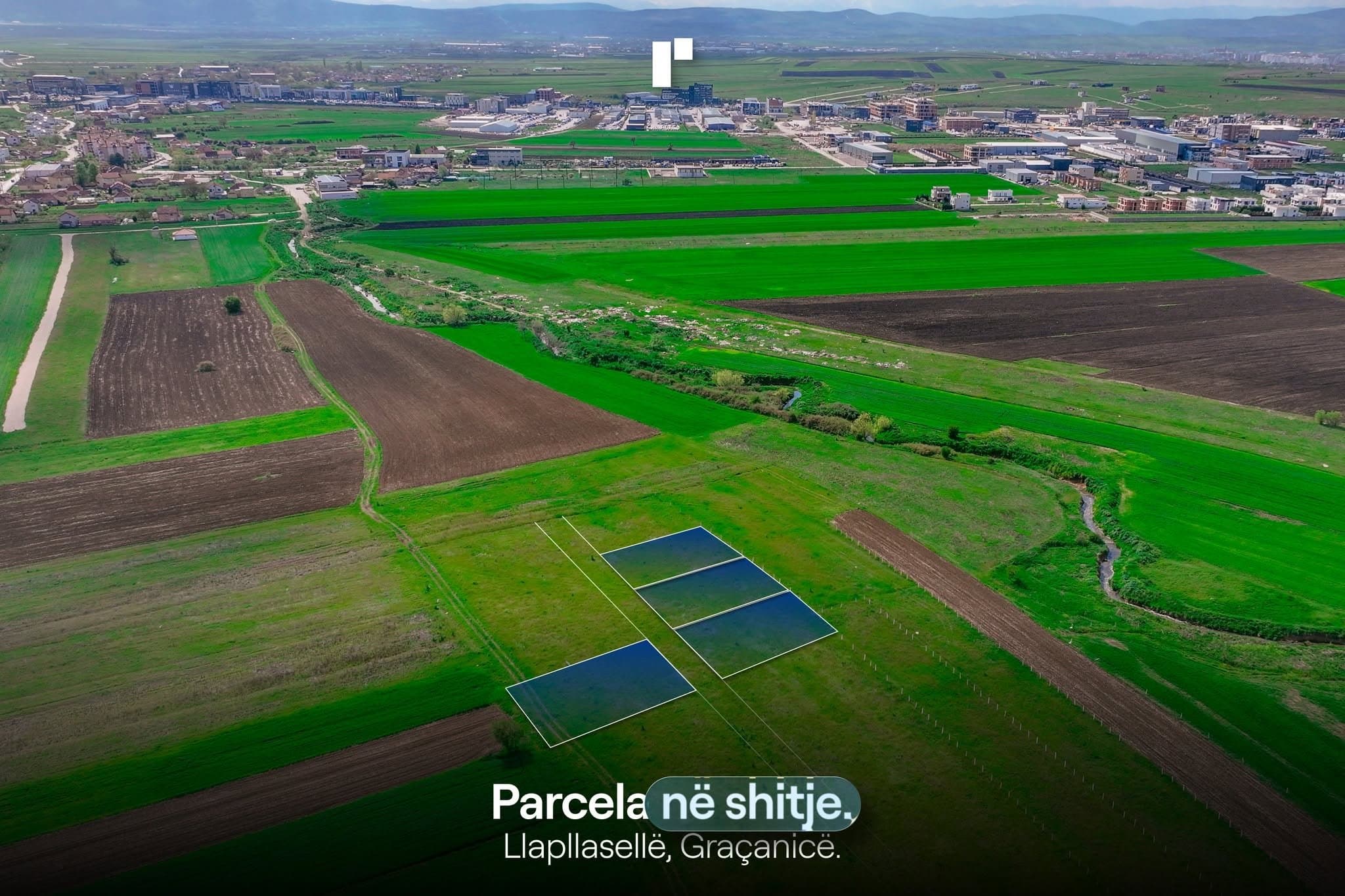 Parcela me sipërfaqe të ndryshme në shitje!