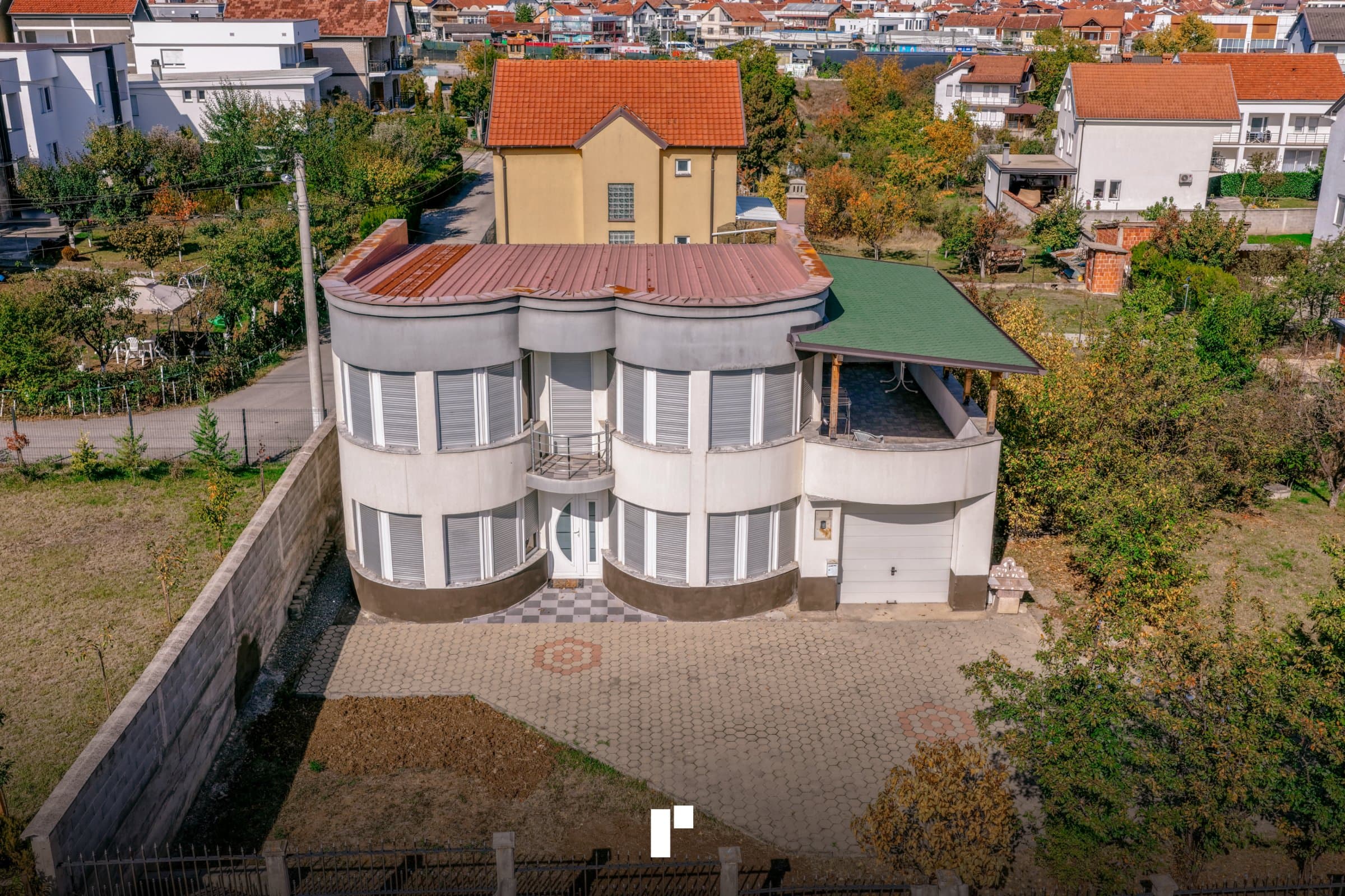 Shtëpi 250m² në shitje!